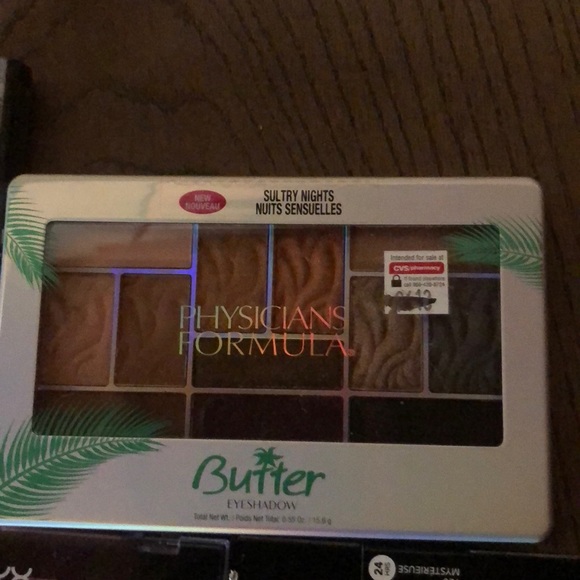 Makeup - Picture 4 of 5